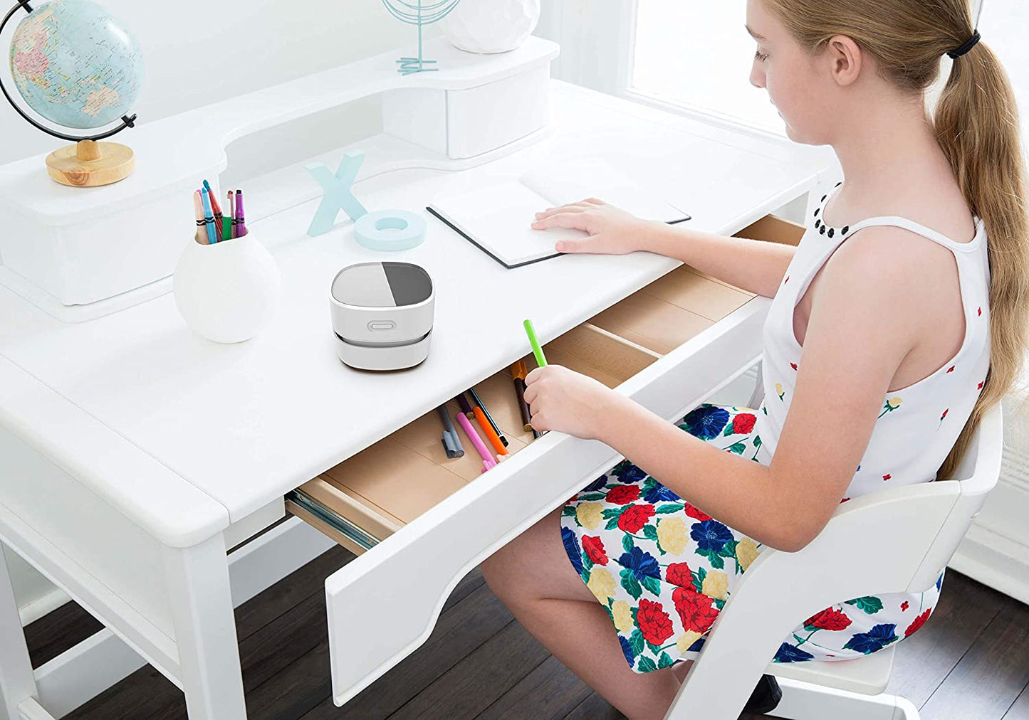 Desktop Vacuum Cleaner, Mini Table Dust Sweeper Energy Saving,High Endurance up to 90 Mins,Cordless&360ΒΊ Rotatable Design for Keyboard/Home/School/Office(White AA Battery)